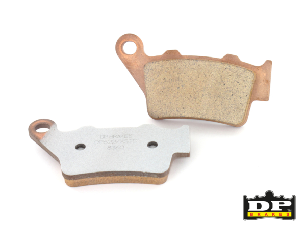 DP Brakes, Bromsbelägg, BAK, KTM 94-03 250 EXC, 03 250 EXC-F, 94-02 250 SX, 94-03 125 EXC/125 SX/300 EXC, 95-96 400 LC4, Husqvarna 05 SM-R 450, 03-04 TC 450, 03-05 TE 450, 96-03 CR 250, 03-13 TE 250, 96-13 WR 250, 95-98 TE 350, 06-08 125 SMS, 10 125 SMS/W