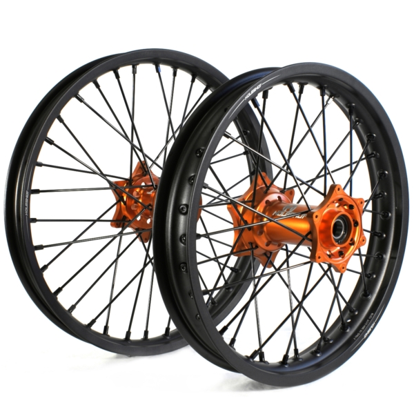 Holeshot, Komplett Hjulset, 2,15/1,60, 18/21", BAK FRAM, MATT SVART ORANGE, KTM 16-21 450 EXC-F, 18-21 250 EXC TPI/300 EXC TPI, 16-17 250 EXC/300 EXC, 16-21 250 EXC-F, 16-21 350 EXC-F, 16 125 EXC/200 EXC/500 EXC, 17-19 125 XC-W/150 XC-W, 20-21 150 EXC TPI